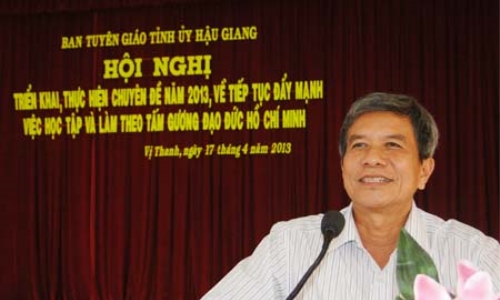 Hậu Giang : tập huấn chuyên đề “Học tập và làm theo tấm gương đạo đức Hồ Chí Minh” năm 2013